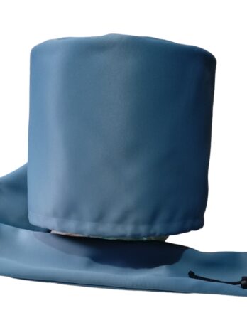 This helmet is made of triple-coated textile material that does not allow hot air to escape through the fabric, keeping it inside thus speeding up the drying of curly hair in an efficient and comfortable way.